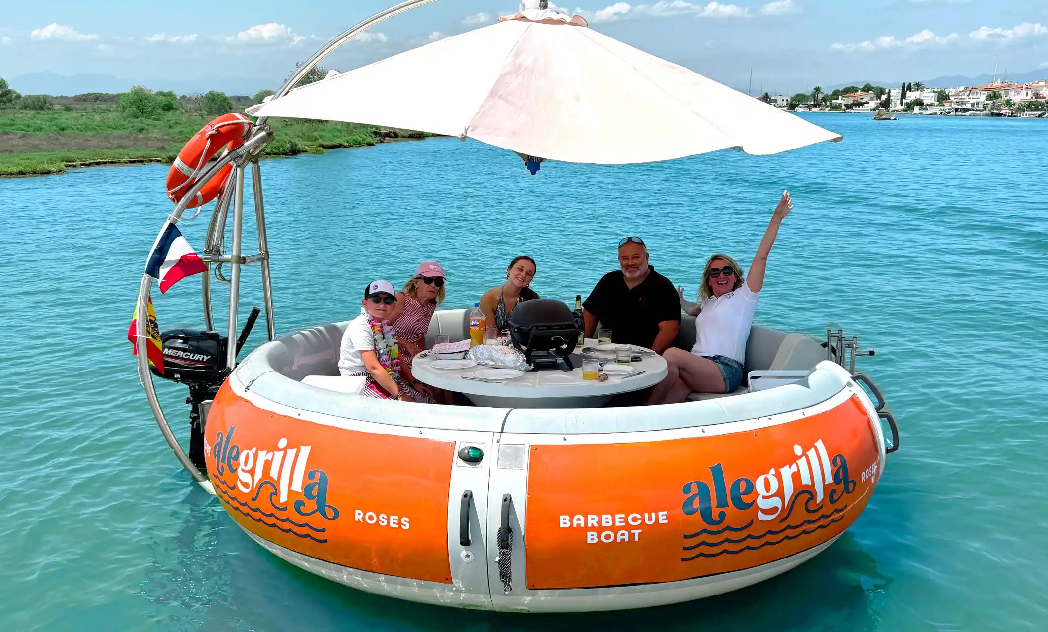 Alegrilla – barbecue boat à Rosas, BBQ Boat, grillade sur l’eau, activité originale famille, amis, entreprises à Rosas