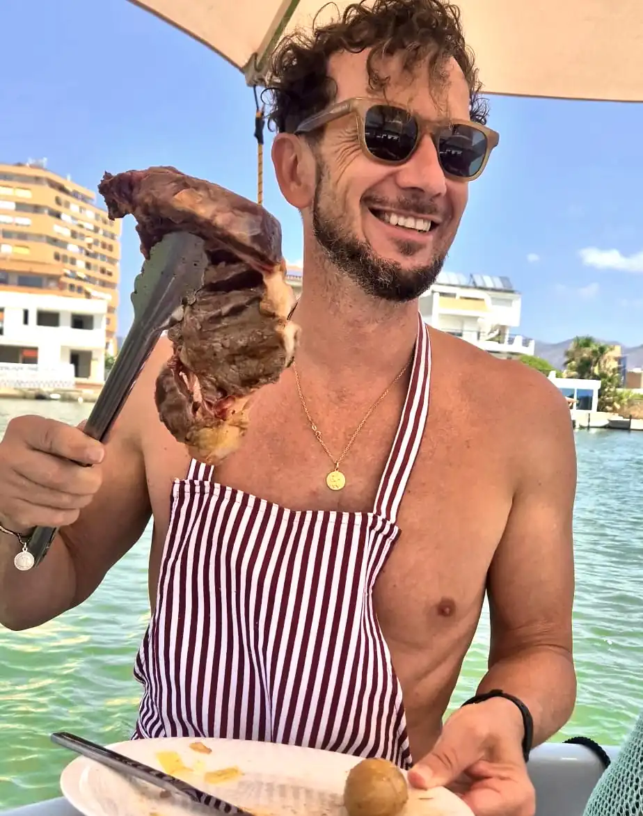 Alegrilla – barbecue boat à Rosas, BBQ Boat, grillade sur l’eau, activité originale famille, amis, entreprises à Rosas qui fait du sur-mesure